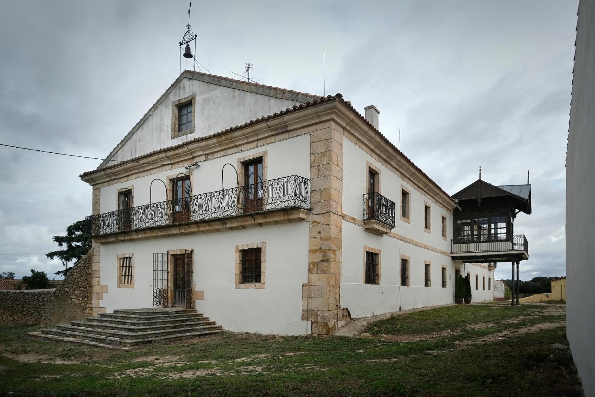 Casa Rural Palacio Conde De Aldana Con Piscina Entre Encinares Y Dehesas Terradillos エクステリア 写真