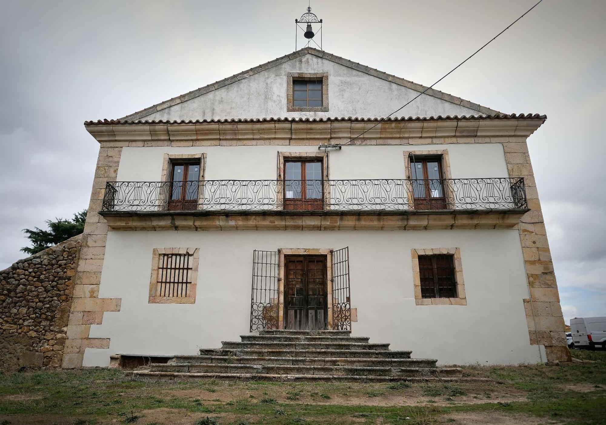 Casa Rural Palacio Conde De Aldana Con Piscina Entre Encinares Y Dehesas Terradillos エクステリア 写真