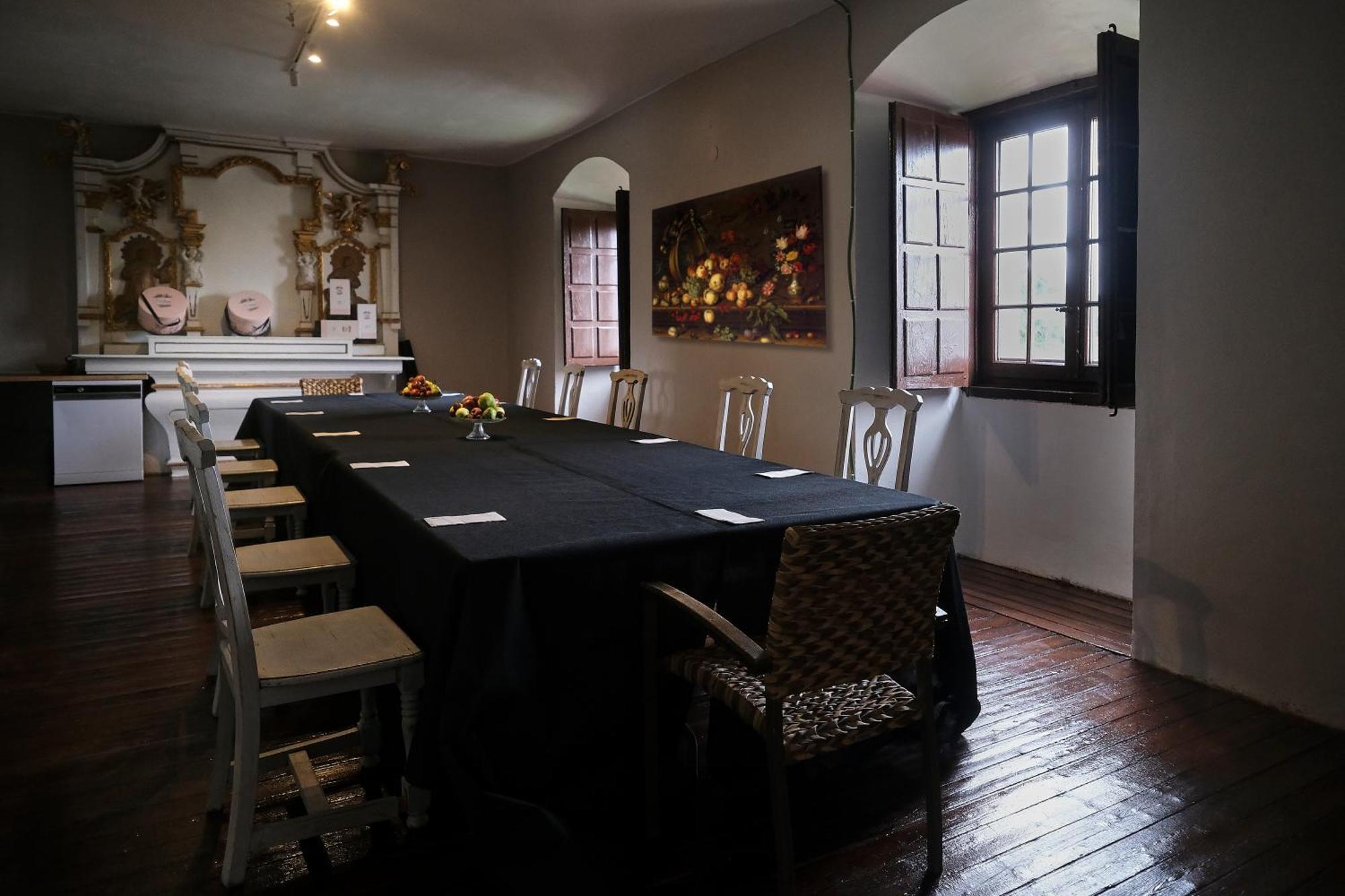 Casa Rural Palacio Conde De Aldana Con Piscina Entre Encinares Y Dehesas Terradillos エクステリア 写真