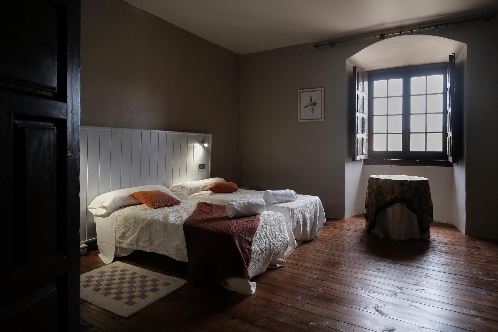 Casa Rural Palacio Conde De Aldana Con Piscina Entre Encinares Y Dehesas Terradillos エクステリア 写真