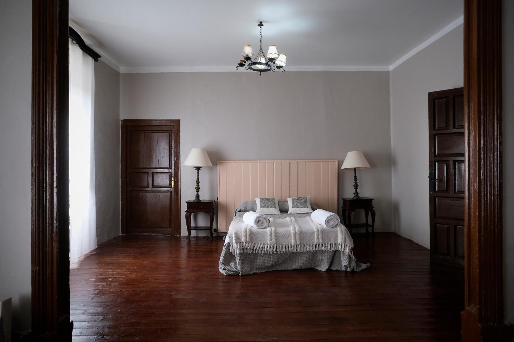 Casa Rural Palacio Conde De Aldana Con Piscina Entre Encinares Y Dehesas Terradillos エクステリア 写真