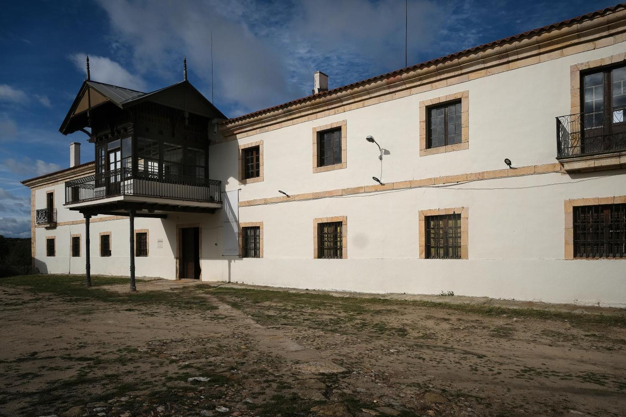 Casa Rural Palacio Conde De Aldana Con Piscina Entre Encinares Y Dehesas Terradillos エクステリア 写真