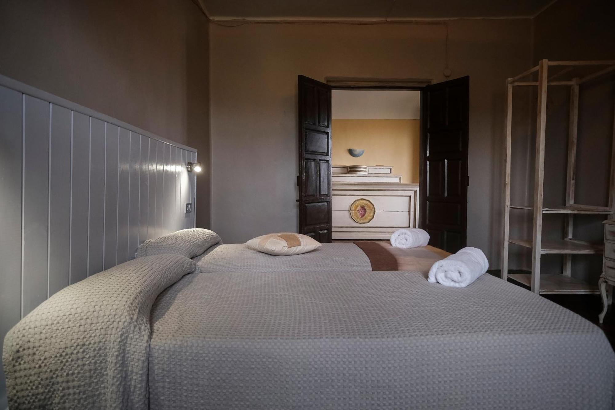 Casa Rural Palacio Conde De Aldana Con Piscina Entre Encinares Y Dehesas Terradillos エクステリア 写真