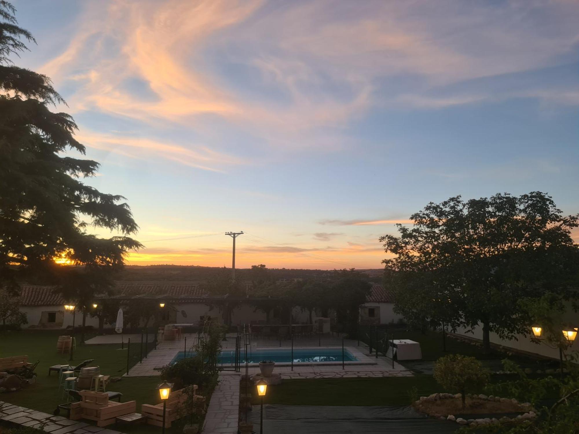 Casa Rural Palacio Conde De Aldana Con Piscina Entre Encinares Y Dehesas Terradillos エクステリア 写真