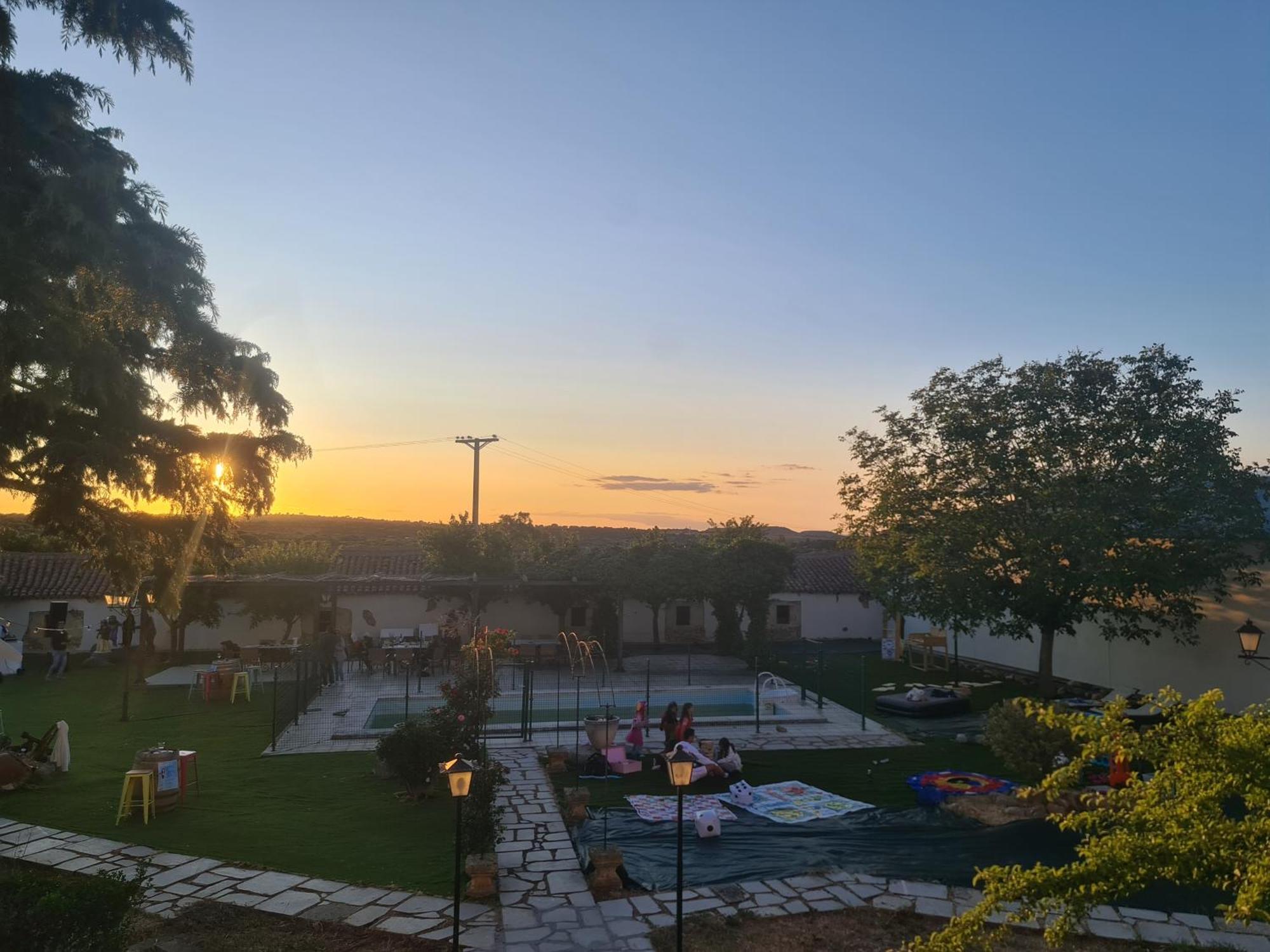 Casa Rural Palacio Conde De Aldana Con Piscina Entre Encinares Y Dehesas Terradillos エクステリア 写真