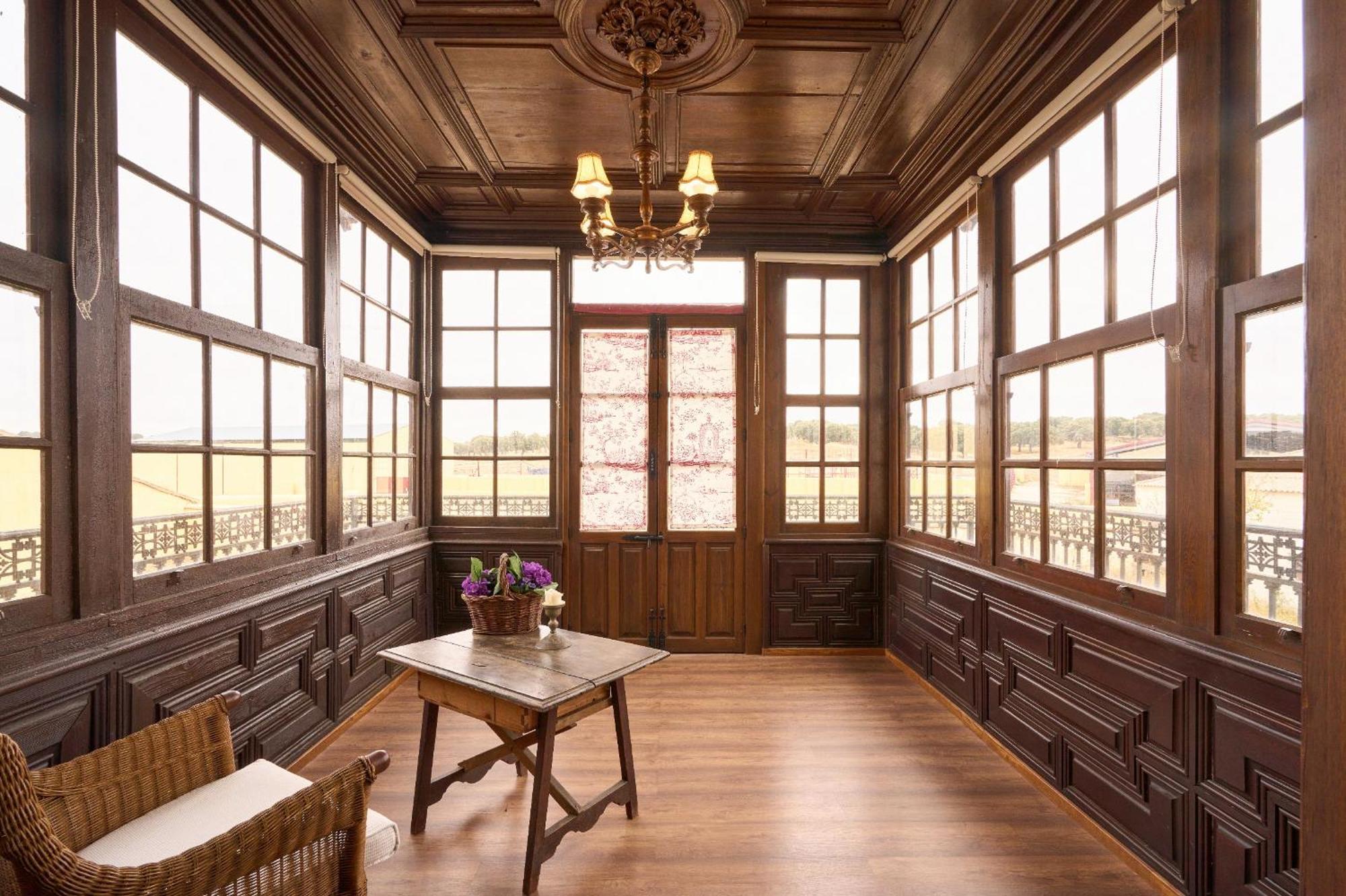 Casa Rural Palacio Conde De Aldana Con Piscina Entre Encinares Y Dehesas Terradillos エクステリア 写真