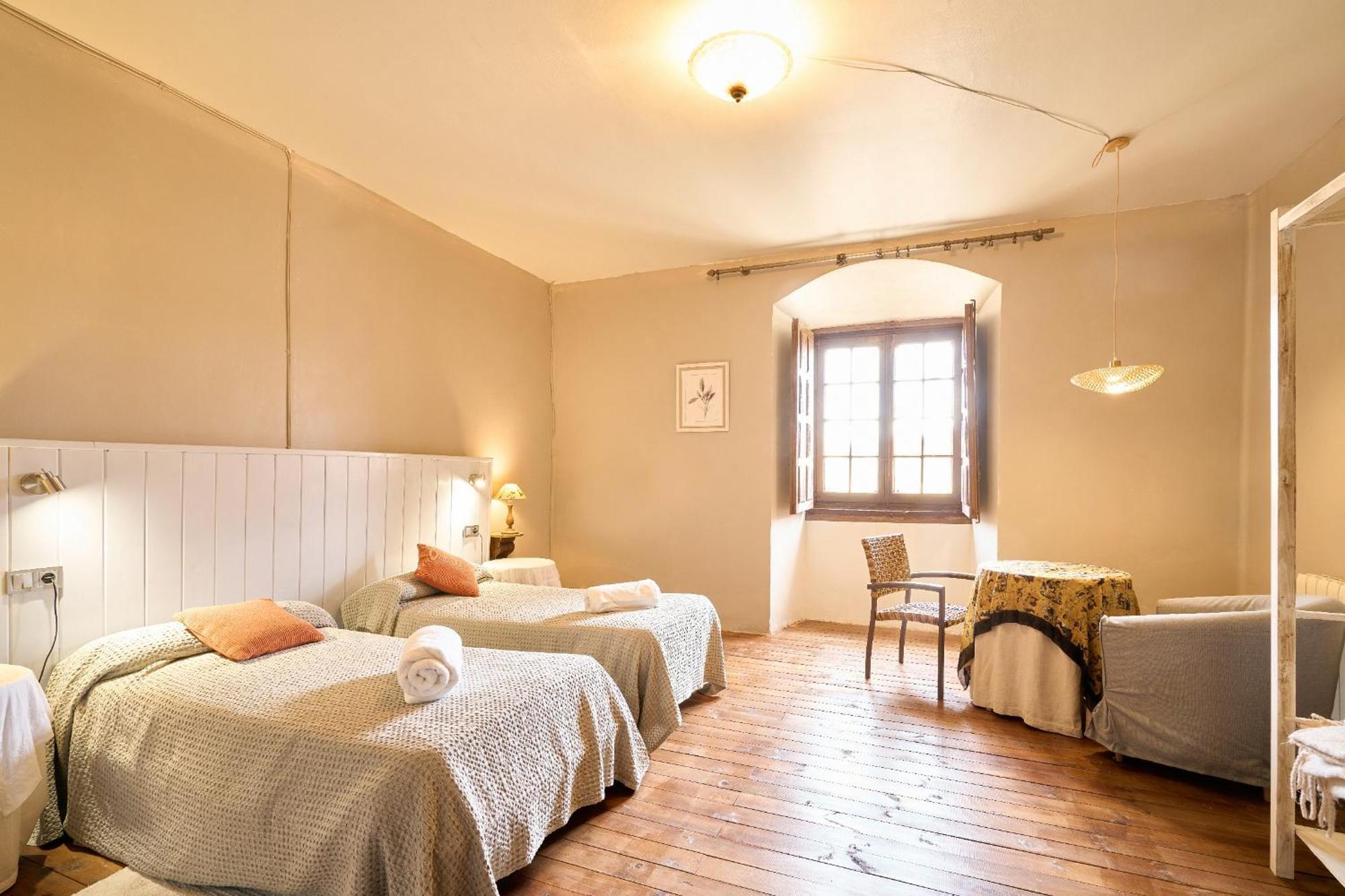 Casa Rural Palacio Conde De Aldana Con Piscina Entre Encinares Y Dehesas Terradillos エクステリア 写真